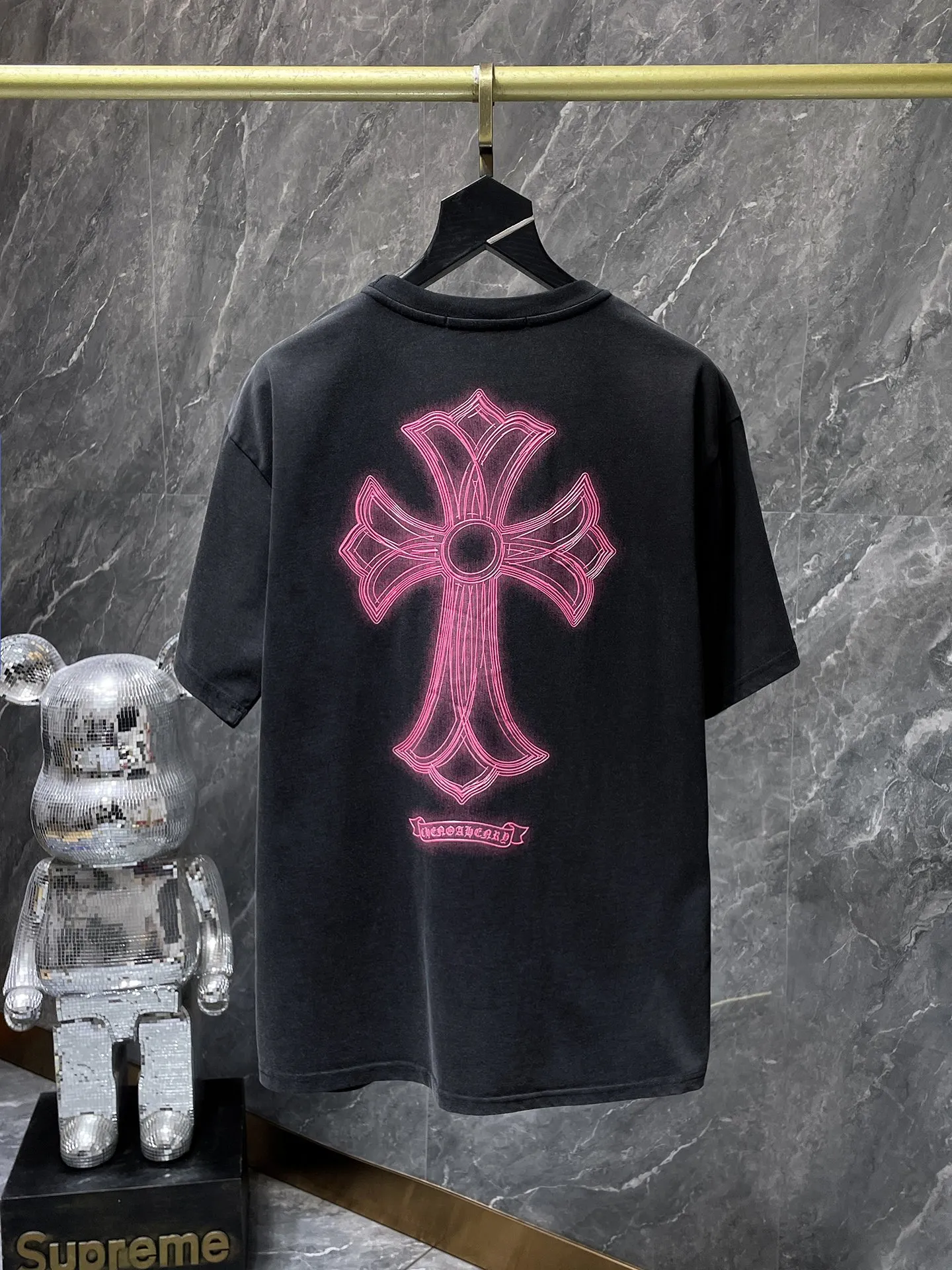 P166 New Chrome Hearts 25ss washable model for summer! ! High-weight, environmentally friendly and high-quality top-quality fabric 280g Crow Sanskrit cross foamed short-sleeves. Counter synchronization. 1:1 replica version. Recommended color: black. Size: S, M, L, XL.